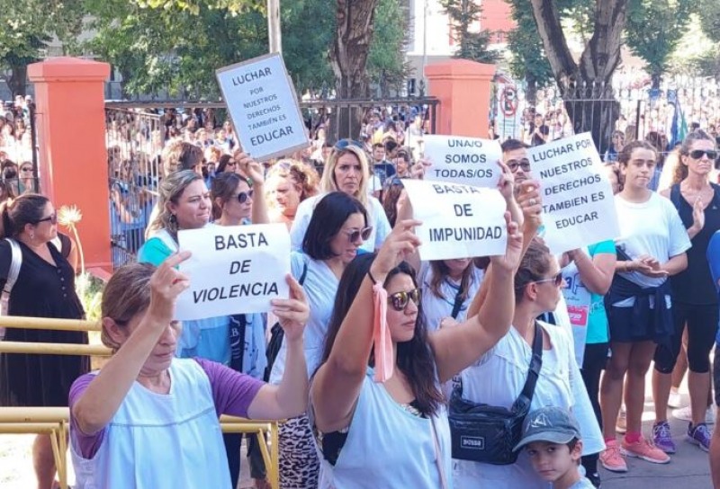 Necochea: movilizacin para respaldar a una docente agredida